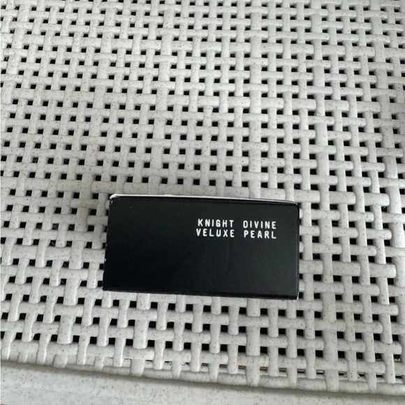 MAC Eye Shadow Duo - Color Flourishing & Knight Divine Veluxe Pearl - Brand New - Picture 5 of 7